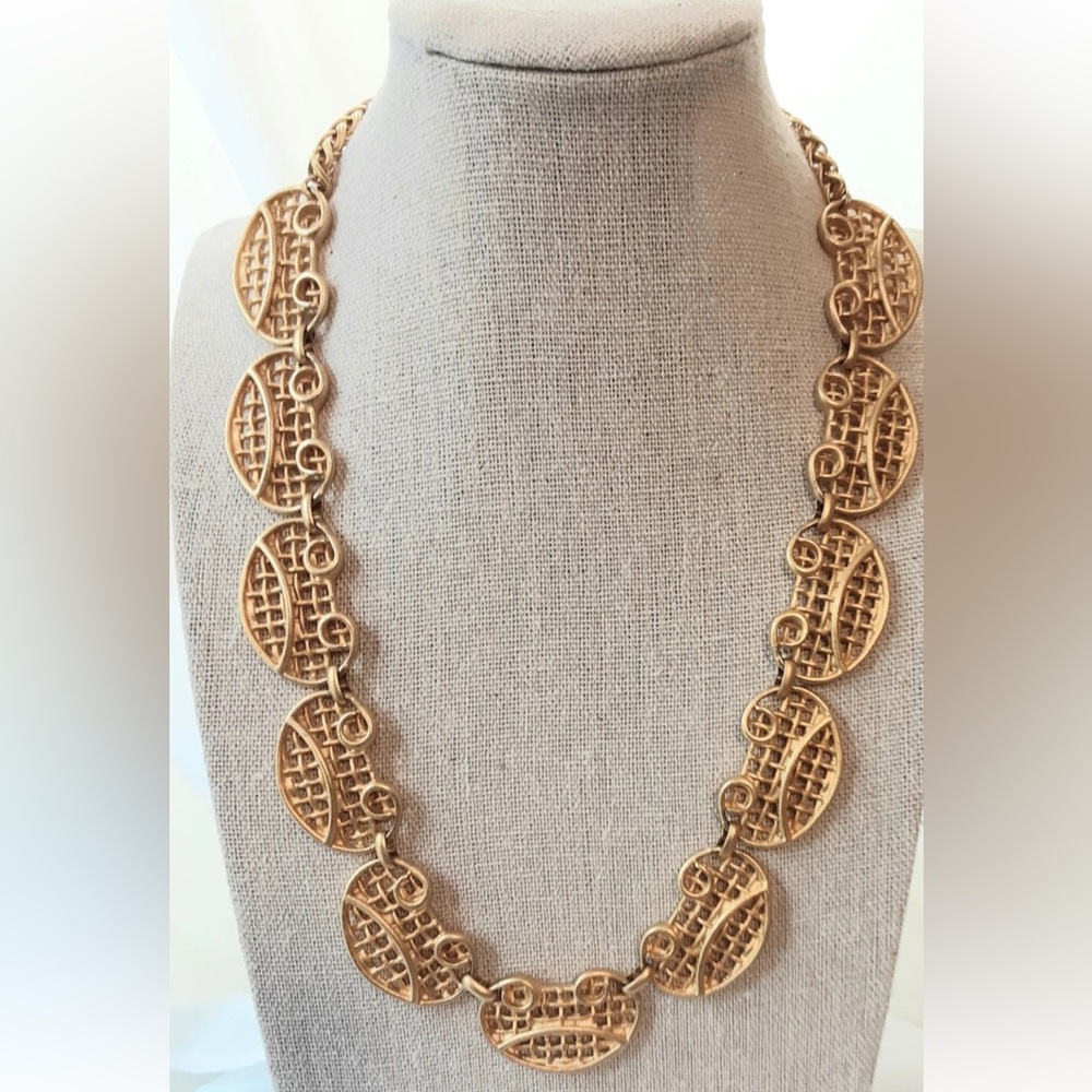 Vintage 1980’s Goldtone Necklace